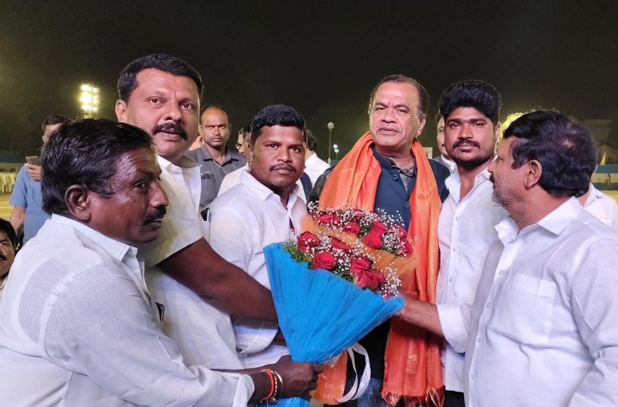 Minister Komatireddy Venkata Reddy Felicitated by Youth Congress Leaders