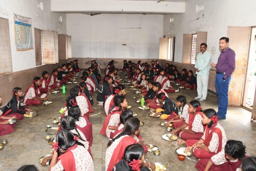 District Collector Inspects Umaji-G Government Girls’ Ashram School