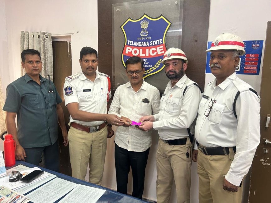 Traffic Police Return Lost Gold Worth ₹25,000 to Owner